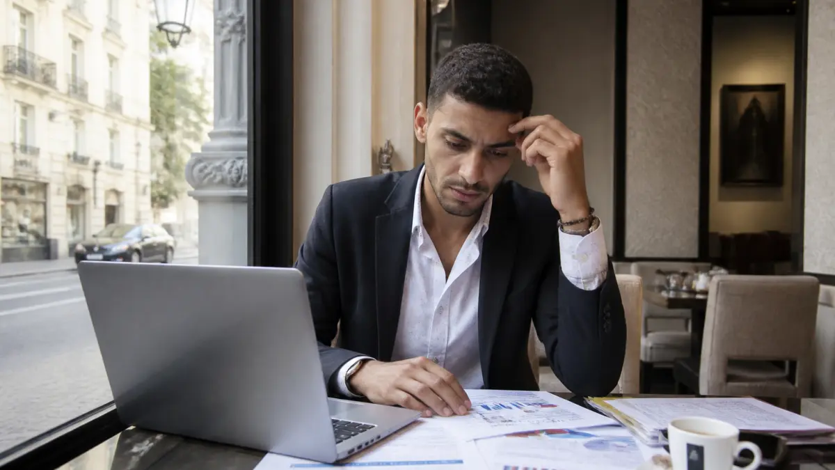 Créer une entreprise en France sans titre de séjour : dangers et solutions possibles