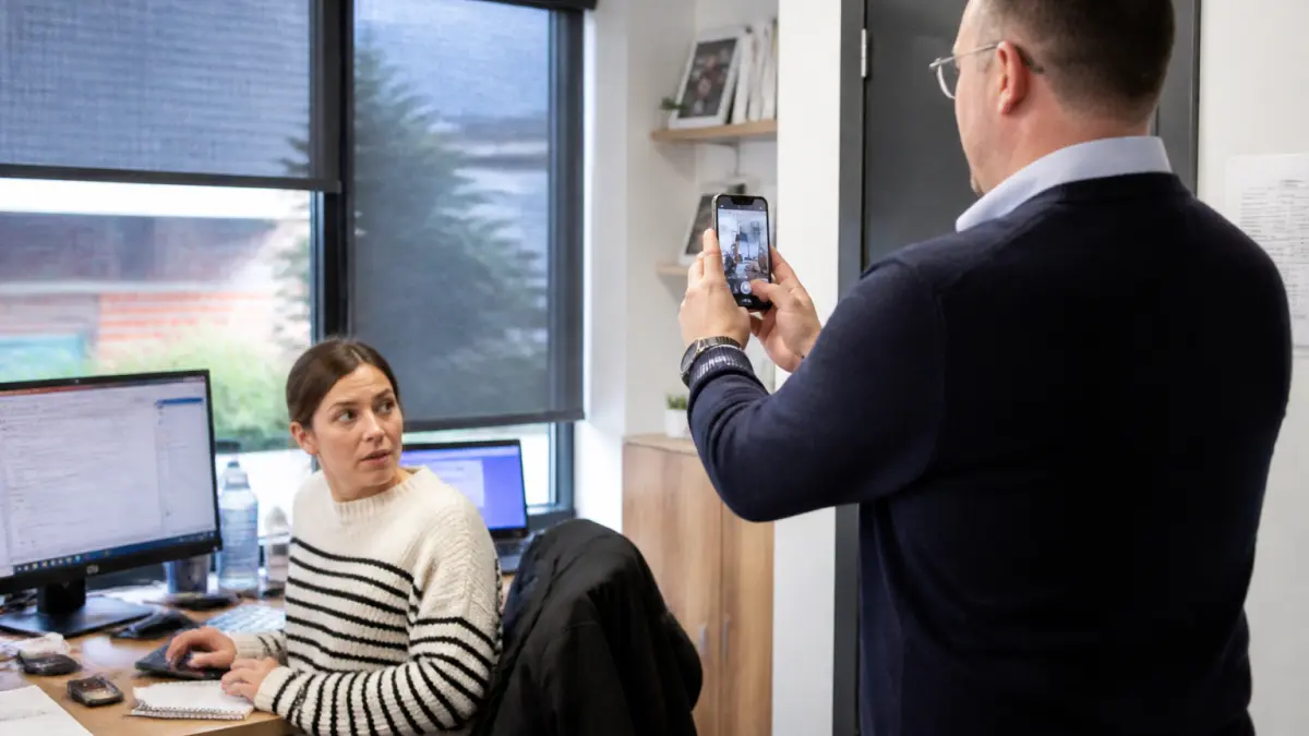 Protéger sa réputation au travail : quelles mesures pour vos photos professionnelles face à l’employeur ?
