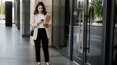 Fin de CDD sans réponse de l’employeur : dois-je continuer à me présenter au travail ?